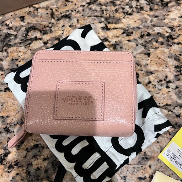 Marc Jacobs zip wallet - Picture 4 of 5